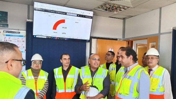 لبحث تعزيز التعاون .. رئيس جامعة بورسعيد يزور شركة قناة السويس للحاويات | صور