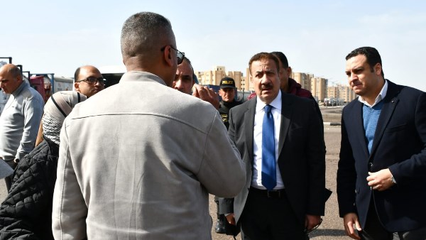 محافظ بورسعيد يتفقد طريق التفريعة بطول 6 كم في بورفؤاد