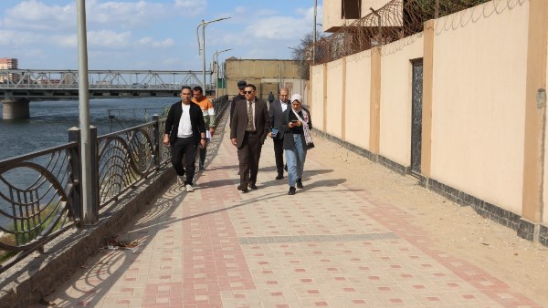 محافظ القليوبية يتفقد مكتبة المنار وأعمال تطوير ممشى أهل مصر