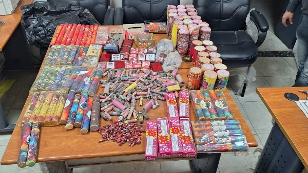 ضبط 2375 قطعة ألعاب نارية في أسواق الغربية| صور