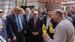 بتخفيضات تصل لـ30%.. محافظ كفر الشيخ يتفقد معرض «أهلًا رمضان» | صور