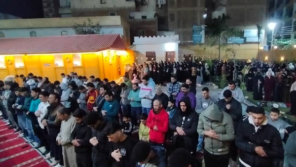 أجواء مباركة .. إقبال على صلاة التراويح بمسجد النصر في كفر الشيخ| صور
