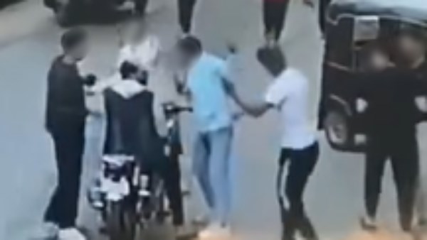 مشادة على أولوية المرور تتحول لمشاجرة بالأسلحة البيضاء بالدقهلية