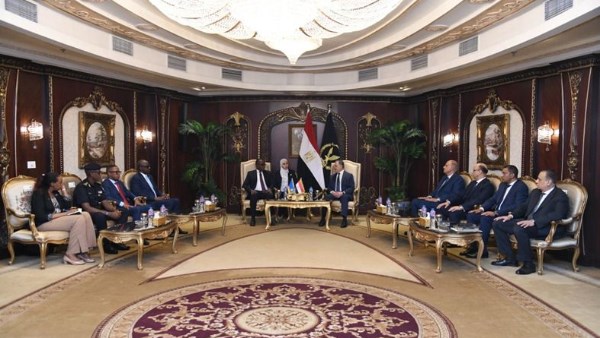 لتبادل الخبرات والاستفادة بالقدرات المصرية.. وزير الداخلية يستقبل نظيره الرواندى