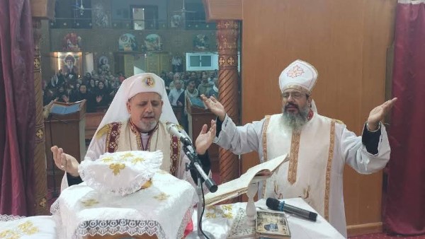 الأنبا بشارة يترأس القداس الإلهي بكنيسة الأنبا أنطونيوس والأنبا بولا بأبوقرقاص البلد