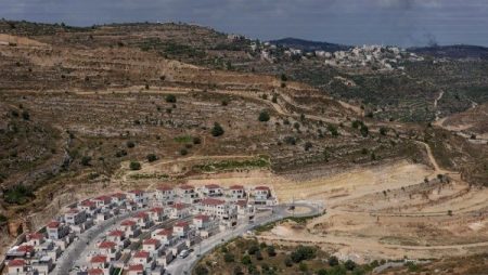 بتواطؤ أمريكي.. حماس تهاجم مشروع تهويد القدس وطرد الفلسطينيين منها