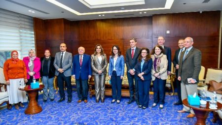 بحضور نائبة رئيس البنك الدولي.. بدء تجربة تشغيل الأتوبيسات الكهربائية