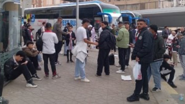 جماهير الزمالك تتوافد استعدادًا لمؤازرة الفريق أمام المصري بالكونفدرالية