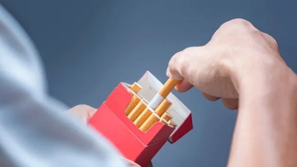 كليوباترا بكام النهارده؟.. أسعار السجائر المحلية والمستوردة في الشارع المصري