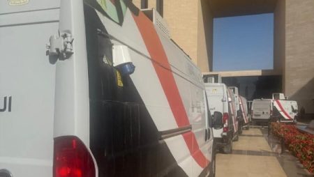 وزارة الخارجية تستلم سيارات مراكز تكنولوجية متنقلة لتقديم خدمات التصديقات بالقاهرة