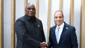 وزير الخارجية يلتقي نظيره الجامبي لبحث سبل تعزيز العلاقات الثنائية