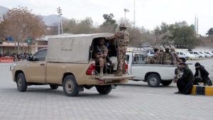 مقتل وإصابة 31 شخصا في هجوم على قوات الأمن بباكستان