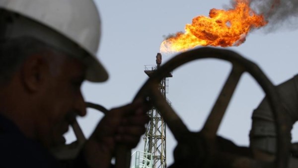 استقرار حذر لأسعار النفط…وتقدم المحادثات النووية بين واشنطن وطهران يهدئ مخاوف الإمدادات