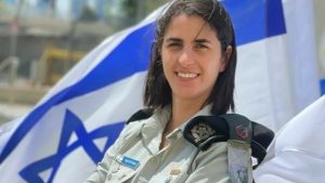 «كابتن إيلا»… أول ضابطة مسلمة تتحدث باسم جيش الاحتلال للإعلام العربي