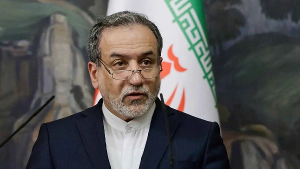 الخارجية الإيرانية: عراقجي يصل جنيف لقيادة وفد المفاوضات النووية