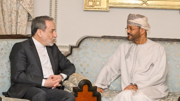 اختبار نوايا.. مسئول أمريكي يكشف الهدف من مفاوضات مسقط مع إيران