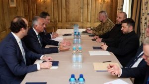 خلال لقاء رضا بهلوي.. زيلينسكي يطالب بتشديد العقوبات ضد إيران