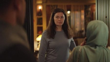 مسلسل كان ياما كان.. يسرا اللوزي تُخلي بيتها من العفش لتضع ماجد الكدواني في ورطة