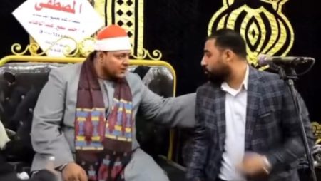 «أنت اتهبلت ولا إيه؟».. مشادة داخل سرادق عزاء تثير الجدل على مواقع التواصل الاجتماعي