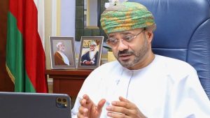 وزير الخارجية العماني يبحث المقترحات الإيرانية مع مبعوثي أمريكا