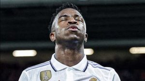 «فينيسيوس» يفتح النار: العنصرية جبن.. ولا أفهم سبب إنذاري خلال مواجهة ريال مدريد وبنفيكا