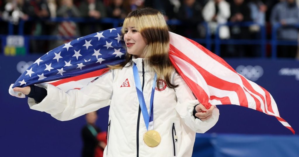 هل أليسا ليو تتواعد؟ داخل الحياة العاطفية للفائزة بالميدالية الذهبية لفريق الولايات المتحدة الأمريكية وهي تنتصر في أولمبياد 2026