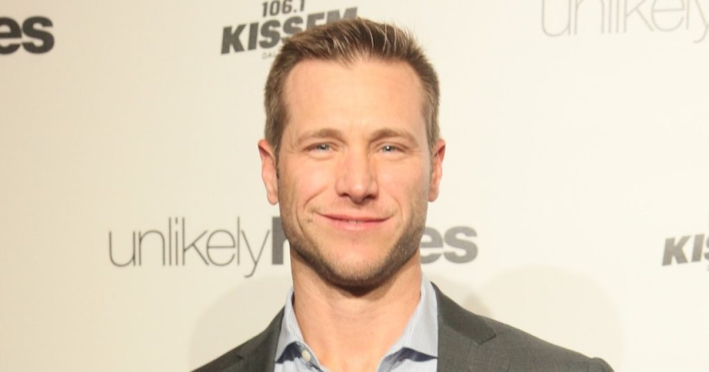 البكالوريوس جيك بافيلكا مخطوب لصديقته إيمي بعد عامين من المواعدة: “لحظة خاصة حقًا”