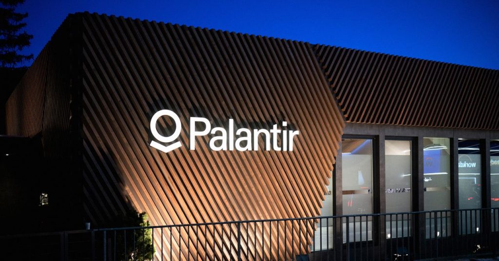 تستخدم HHS أدوات الذكاء الاصطناعي من Palantir لاستهداف “DEI” و”أيديولوجية النوع الاجتماعي” في المنح