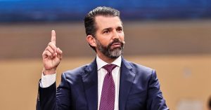 يرتبط نادي DC الخاص التابع لدونالد ترامب جونيور بعلاقات غامضة مع شرطي سابق له ماض مثير للجدل