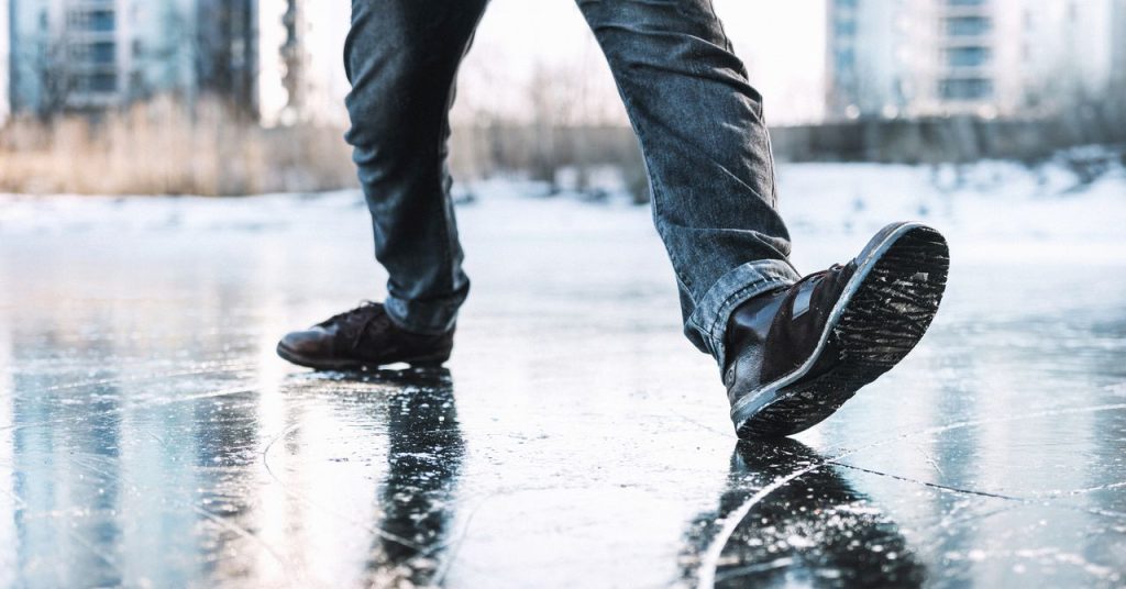 كيفية استخدام الفيزياء للهروب من وعاء الجليد