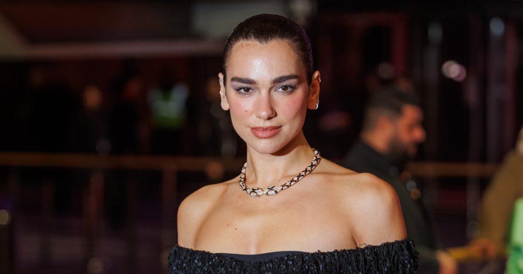 Dua Lipa ترتدي هذه الساعة التي تبلغ قيمتها 53000 دولار بشكل متكرر – لكن هذا الاكتشاف الذي تبلغ قيمته 25 دولارًا يجعلك تبحث بطريقة أقل
