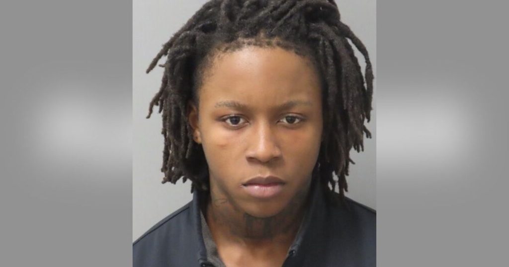 الشرطة تعتقل رجلاً بتهمة القتل عام 2025 بعد العثور على بصماته على عبوة نودلز الرامن