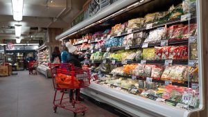 تم سحب الأرز المقلي بالدجاج من شركة Trader Joe بسبب تلوث الزجاج