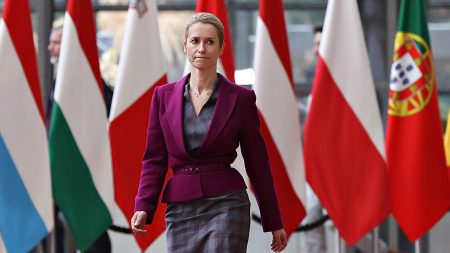 كلاس: إيران الديمقراطية “بعيدة عن اليقين” محذراً من “لحظة خطيرة”