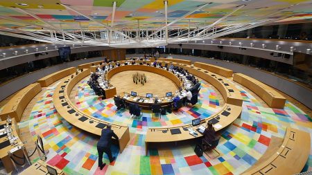 النشرة الإخبارية: استبعاد المجر من محادثات الاتحاد الأوروبي ما لم توضح مزاعم التسريبات لروسيا – باروسو