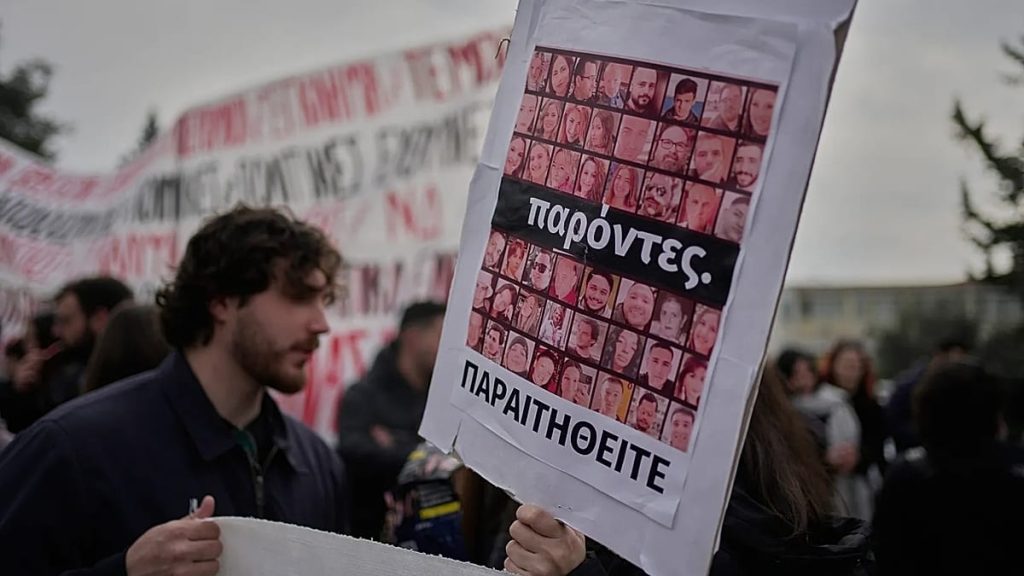 تم تأجيل محاكمة مأساة قطار تيمبي حتى أبريل وسط الفوضى في قاعة المحكمة التي وصفت بأنها صغيرة جدًا