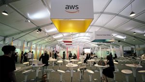 تؤدي ضربات الطائرات بدون طيار إلى إتلاف مراكز بيانات AWS وتعطيل الخدمات السحابية في الشرق الأوسط