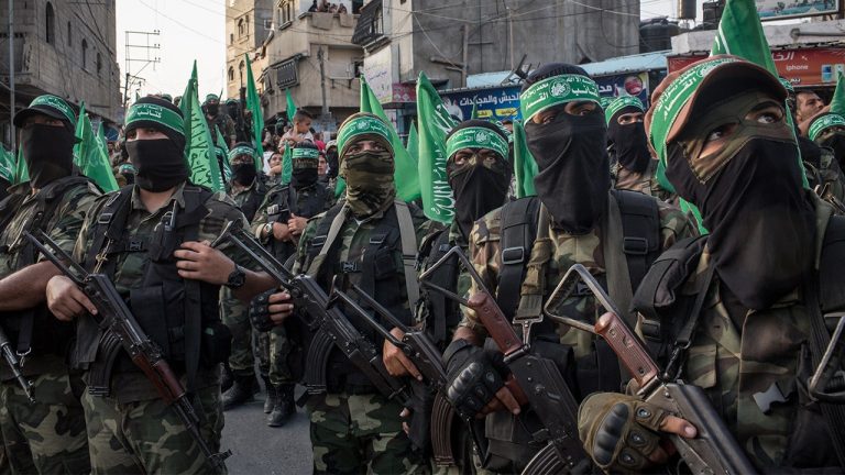 ويقول منتقدون إن حماس تحل الهيئة الحاكمة في غزة لكنها تحتفظ بالسلاح