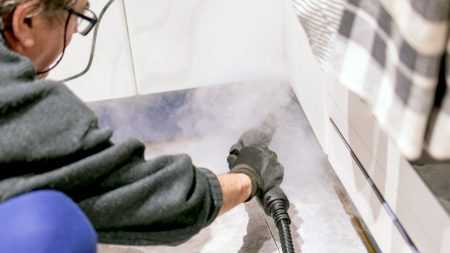 يستدعي فاغنر 700 ألف جهاز بخاري بعد الإبلاغ عن عشرات الإصابات بالحروق