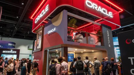 تبلغ Oracle الموظفين بتسريح العمال وسط إنشاء الذكاء الاصطناعي: تقرير