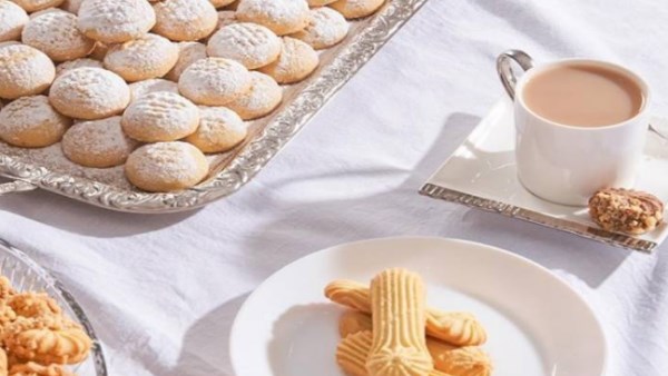 لن تتوقع.. ماذا يحدث للجسم عند تناول الشاي باللبن مع الكحك و البسكويت؟