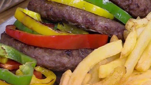 شهي ولذيذ.. طريقة عمل برجر في الفرن