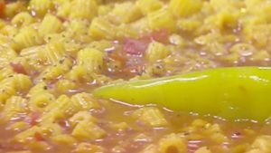 وصفة أقتصادية… طريقة عمل مكرونة مبكبكة سادة