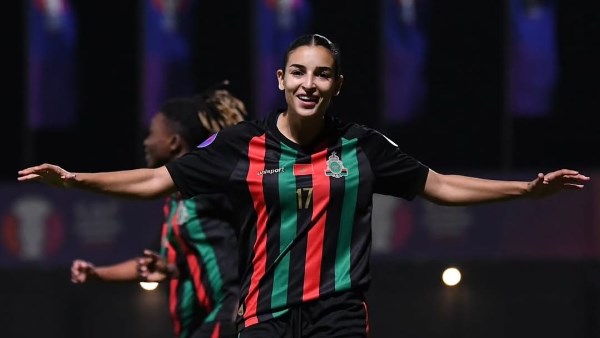 فالنسيا يضم المغربية حنان أيت الحاج لتدعيم دفاعه