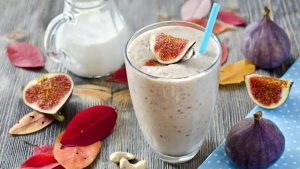 مليء بالفوائد.. طريقة تحضير مشروب التين باللبن والمكسرات