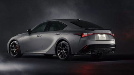 أسعار ومواصفات لكزس IS موديل 2026 في السعودية