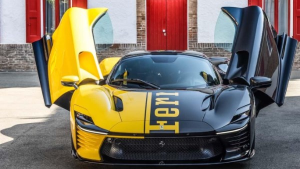 سيارة فيراري دايتونا SP3 النادرة