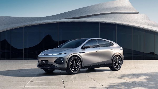 ميزة ركن السيارات من XPeng Motors الصينية | تفاصيل