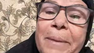 بعد تسميتها بـ “أم العاقات”.. إحدى الأقارب تكشف: بطلة فيديو الدعاء مفترية وظالمة وبناتها يعشن في قهر بسببها