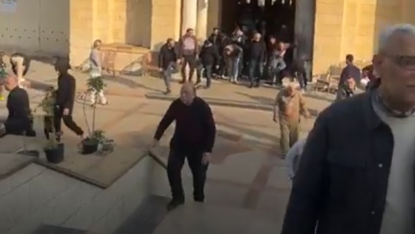 صلاة الجنازة على شقيق سامي مغاوري من مسجد عمرو بن العاص